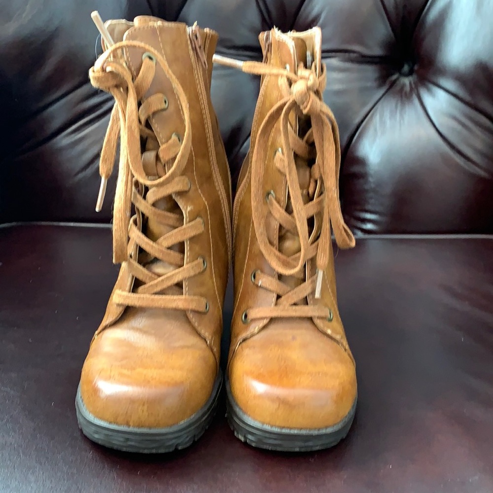 Brown Boots size 6 in excellent condition